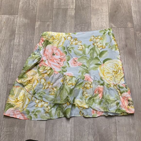 Womens Express Floral Ruffled High Waisted Asymmetrical Mini Skirt - Picture 2 of 5